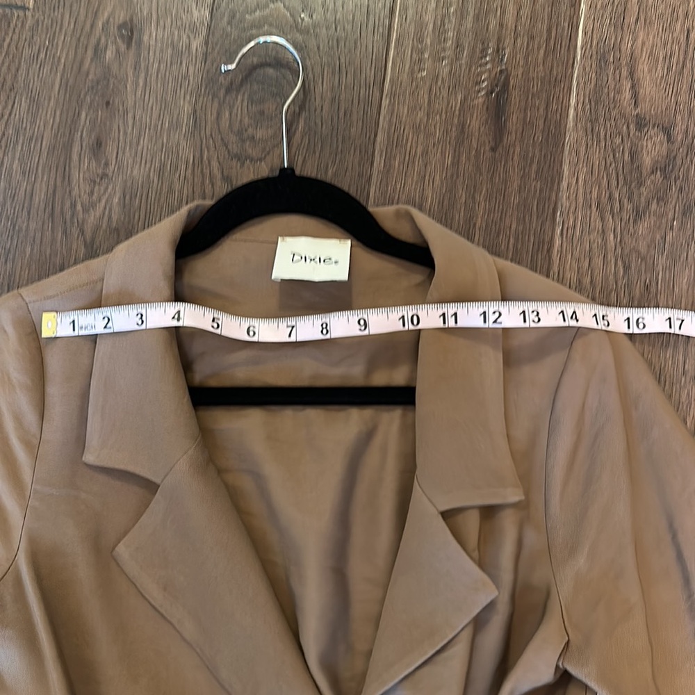 Brown Double-Breasted Women's Trench Coat With Belt - Picture 6 of 7